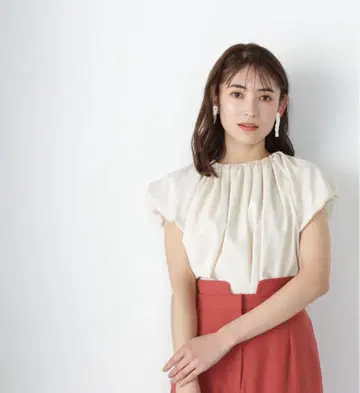 내추럴 뷰티 베이직 벌룬 형태 블라우스