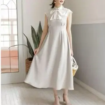 Swingle 스윙글 2WAY 이소재 절개 보타이 원피스 베이지