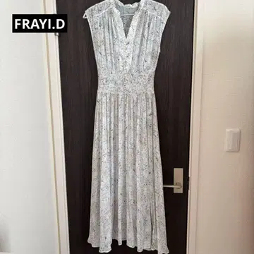 FRAY I.D 라인 아트 쉬폰 원피스