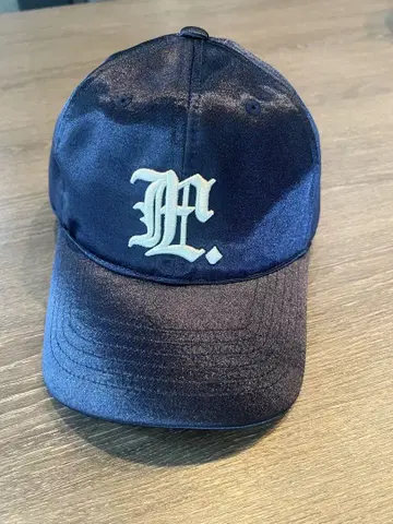 LMC GOTHIC SATIN 6PANEL 새틴 캡 네이비 제니