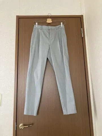 백 슬릿 버튼 팬츠