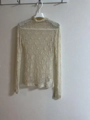 아이보리 레이스 하이넥 긴팔 상의