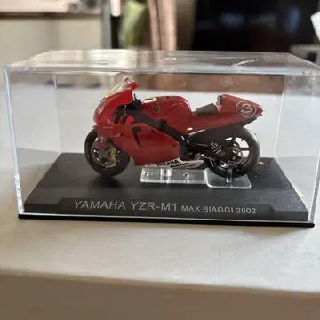 Yamaha YZR-M1 MAX BIAGGI 2002 미니카