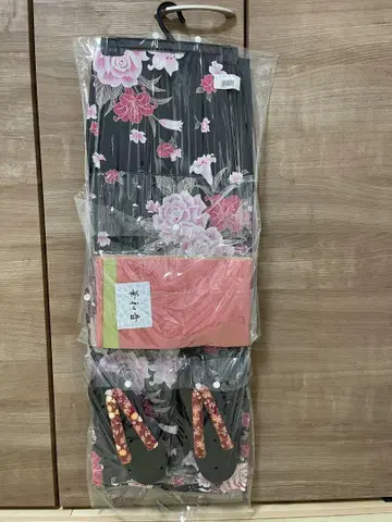 유카타 세트 블랙 베이스 꽃무늬 조리 포함 새상품