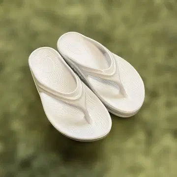Oofos 화이트 플립플랍