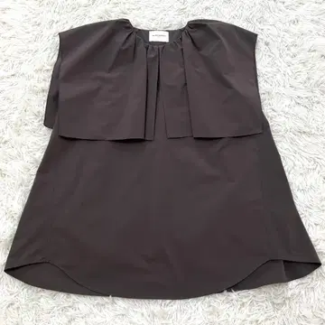 유나이티드 애로우즈 슬리브리스 디자인 블라우스 프릴 세일러 브라운