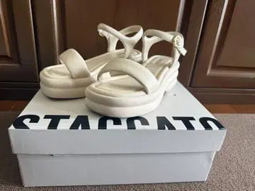 STACCATO 아이보리 통굽 샌들