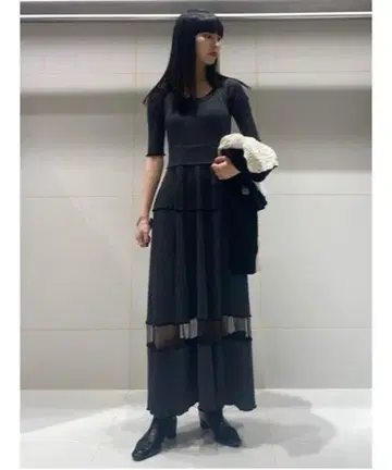 FURFUR 다크 그레이 티어드 반팔 롱 원피스