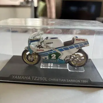 Yamaha TZ250L 미니카 Christian Sarron 1984