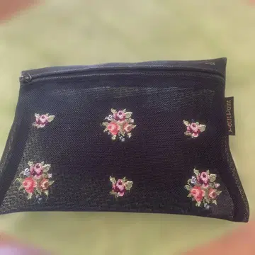 쁘띠 포원 자수 메쉬 파우치