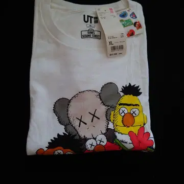 KAWS 카우스 유니클로 UT 티셔츠 세서미 스트릿