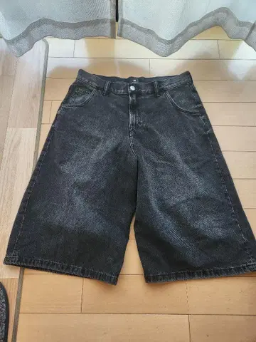 H&M 슈퍼 배기 데님 숏 팬츠 하프 데님 팬츠 w33 블랙