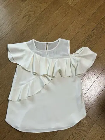 LAGUNAMOON 프릴 슬리브리스 블라우스 화이트
