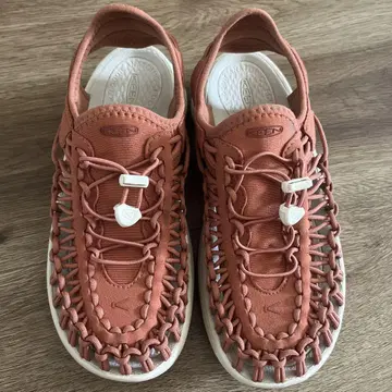 KEEN 샌들