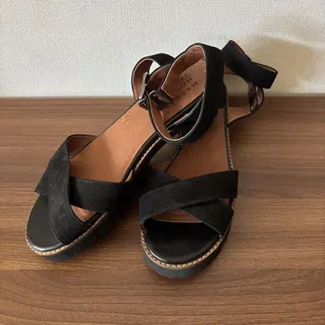 MARGARET HOWELL 크로스 스트랩 샌들 24.5cm 블랙
