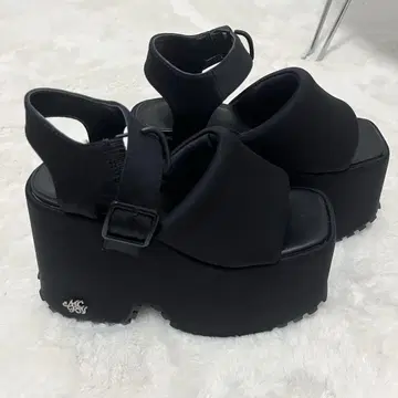 미셸 마카롱 통굽 패딩 샌들 블랙 M 사이즈