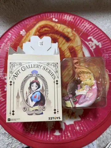 52TOYS ART GALLERY 슬리핑 뷰티