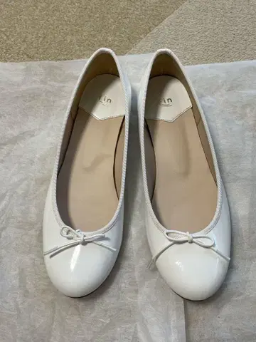 Fin 25cm 화이트 펌프스