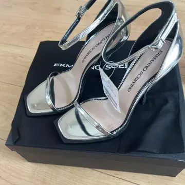 ERMANNO SCERVINO 실버 하이힐