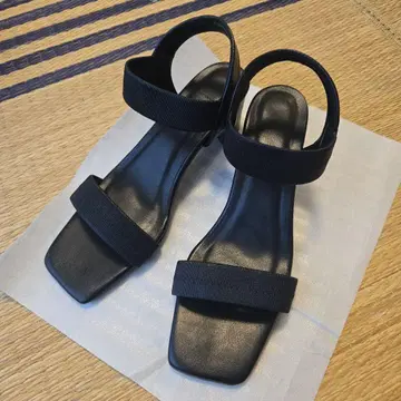 블랙 스트랩 샌들 힐 5cm