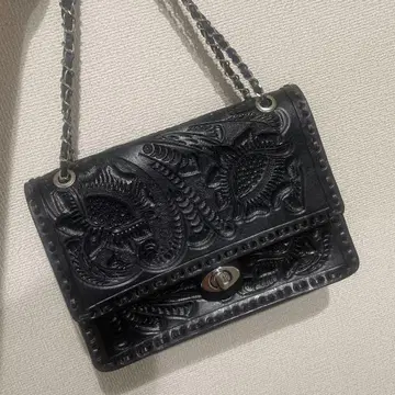카빙 트라이브스 턴락 체인 백