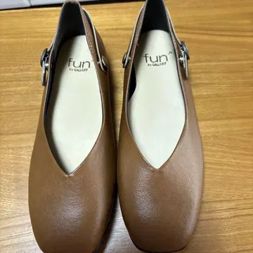 fun by GALLERY 브라운 플랫 슈즈