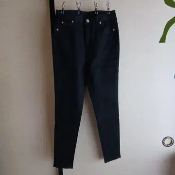 블랙 스키니 팬츠 프론트 버튼