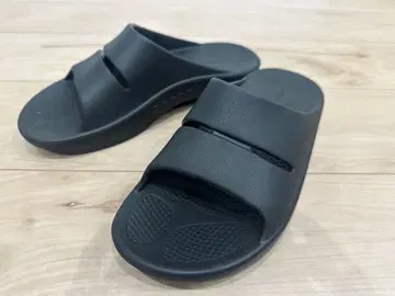 Oofos 블랙 샌들