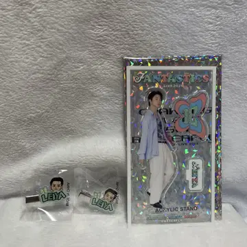 Fantastics 세구치 레이야의 아크릴 스탠드와 캡슐 헤어 클립