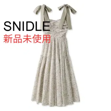 미사용 새상품 SNIDLE 숄더 리본 플라워 원피스 베이지