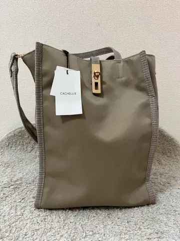 택 포함 CACHELLIE 베이지 숄더백