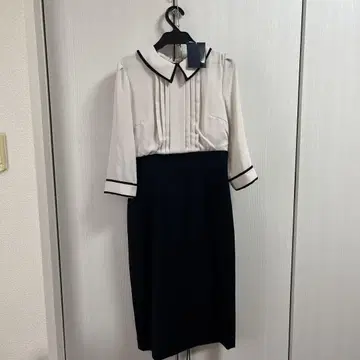 JUSGLITTY 카라 부착 타이트 원피스 사이즈 1
