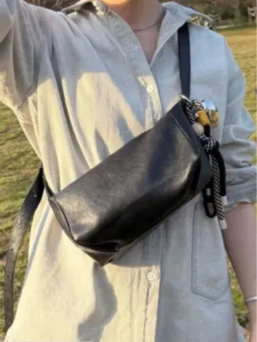블랙 가죽 숄더백
