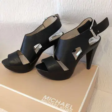 마이클코어스 블랙 디자인 컷 샌들 23.5cm 블랙 가죽