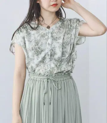 빔즈 HEART 토와르 주이 패턴 페플럼 블라우스