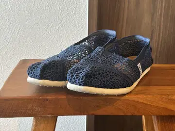 TOMS 네이비 레이스 슬립온