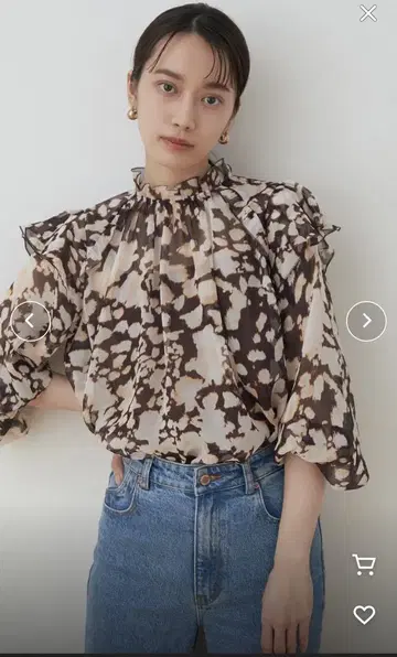 ADAM ET ROPE' 시어 프린트 프릴 블라우스