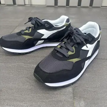diadora 러닝화 14 사이즈 블랙/그레이