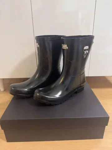 Karl Lagerfeld 블랙 레인부츠 38