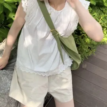 주메로 프릴 트림 블라우스