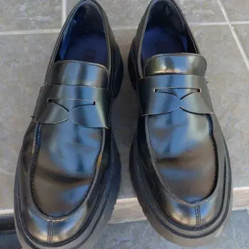 Camper 블랙 로퍼