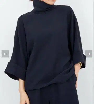 네이비 터틀넥 오분소매 상의