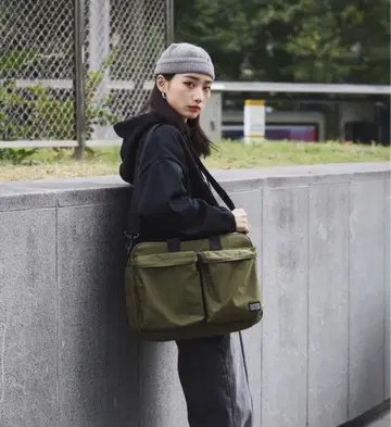 올리브 그린 숄더백 대용량