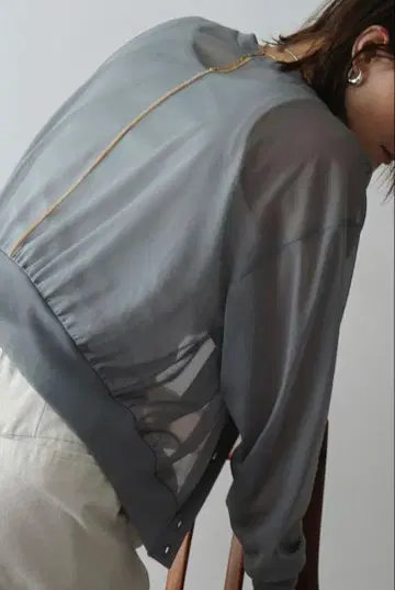 W 페이스 센터 라인 시어 카디건