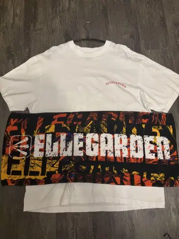 ELLEGARDEN 화이트 티셔츠와 타월