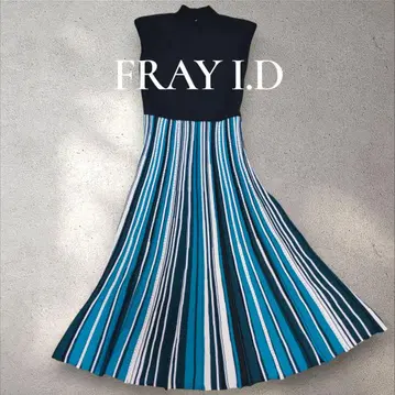 FRAY I.D 멀티 플리츠 패턴 니트 원피스
