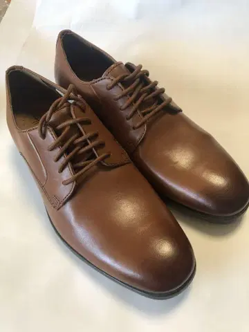 Clarks 브라운 레이스업 슈즈