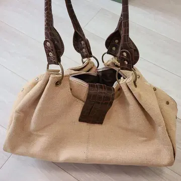 베이지 핸드백