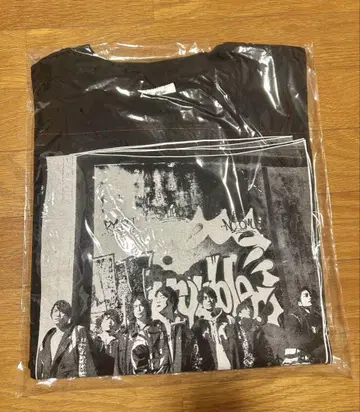 WEST. W trouble 티셔츠