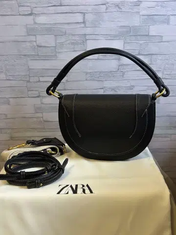 ZARA 대비 스티치 크로스 바디 백 블랙
